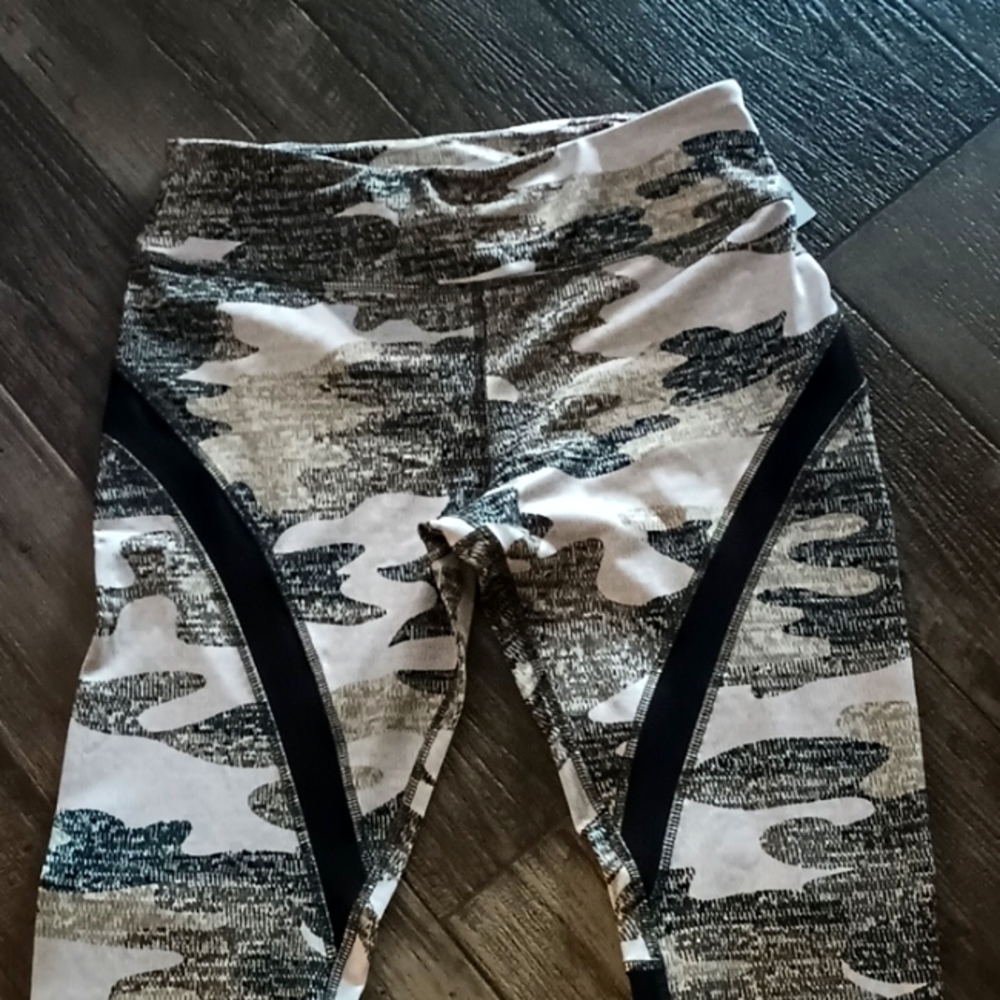 Camouflage Active Athleisure Leggings - Picture 4 of 7